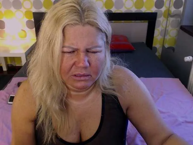 Live sex webcam photo for come2mom #270953478