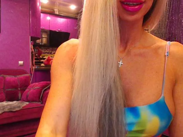 Live sex webcam photo for Maaarrrgggooo #270961582