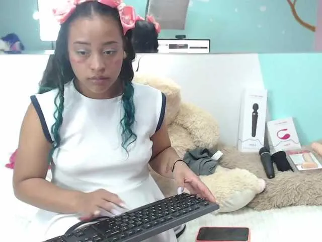 Live sex webcam photo for Angeluxxx #270962407