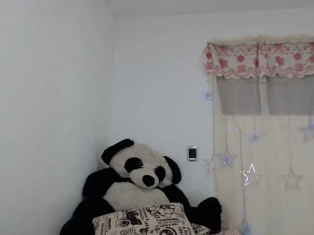 Live sex webcam photo for adri14-1 #270962473