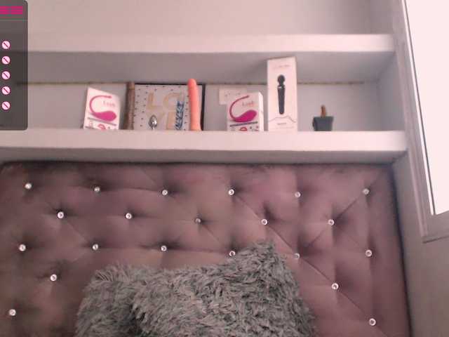 Live sex webcam photo for Agatha-69 #270962550