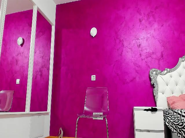 Live sex webcam photo for AimeeTeen #270951368