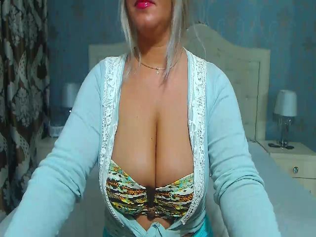 Live sex webcam photo for JessyLove20 #270954687