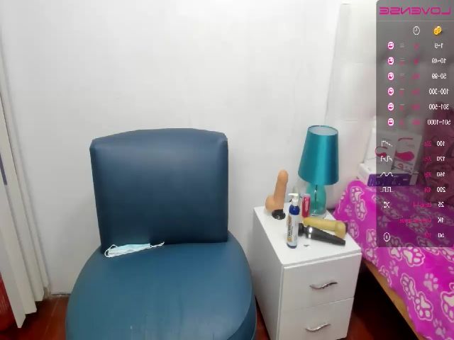 Live sex webcam photo for sexyfox_18 #270949989