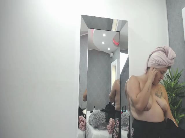 Live sex webcam photo for EmilyKurtx #270955485