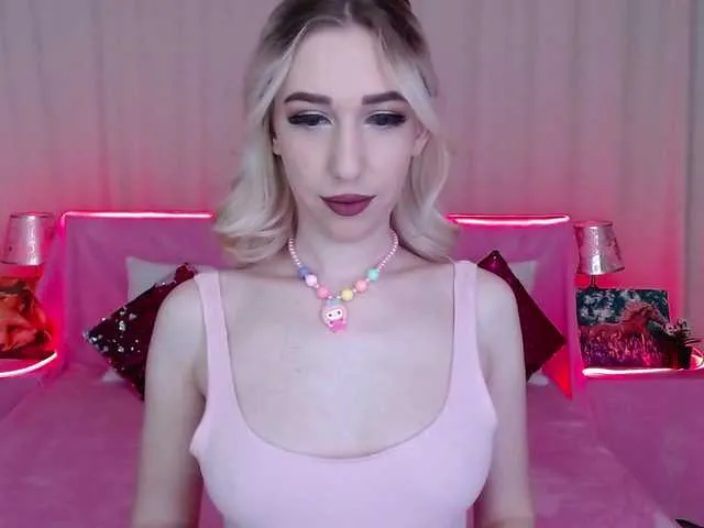 Live sex webcam photo for MiuElle #270962418