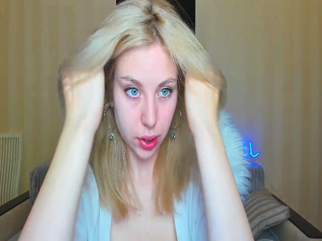 Live sex webcam photo for MollyDiamond1 #270960259