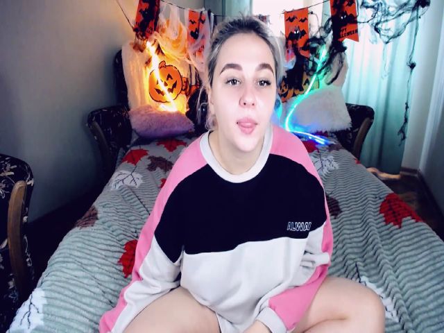 Live sex webcam photo for LindaRichXX #270954786