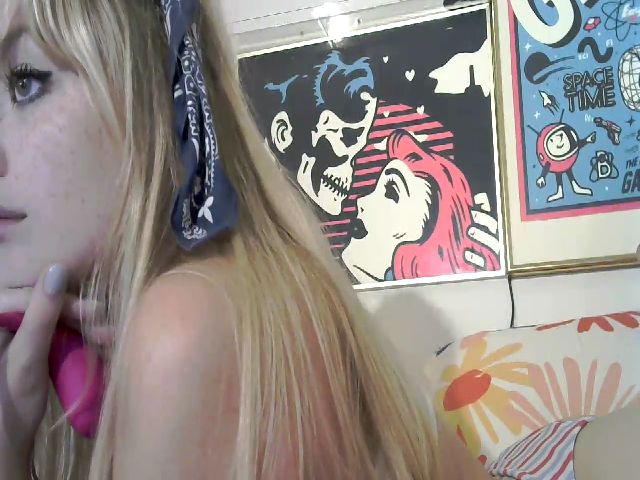 Live sex webcam photo for SaraSavage #270951803