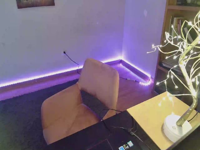 Live sex webcam photo for MissDanny29 #270960699
