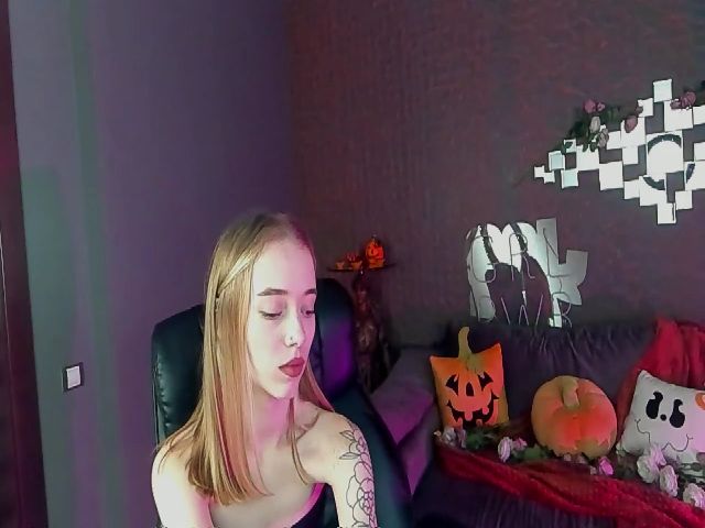 Live sex webcam photo for Zlatovlaska_a #270958967