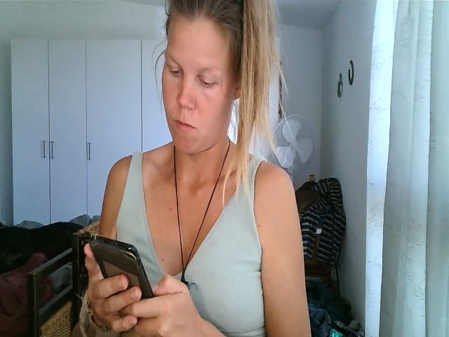 Live sex webcam photo for CallMeMaria #270959219