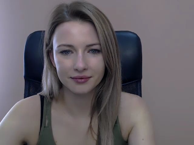 Live sex webcam photo for SweettDrream #270955982