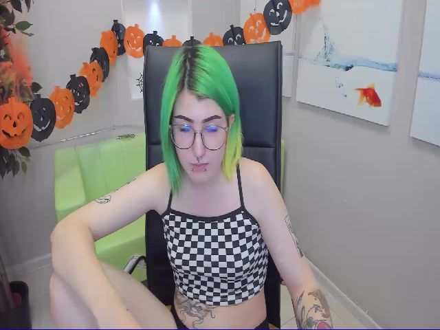 Live sex webcam photo for EllieSmile #270964732