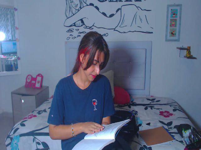 Live sex webcam photo for violeta09 #270947827