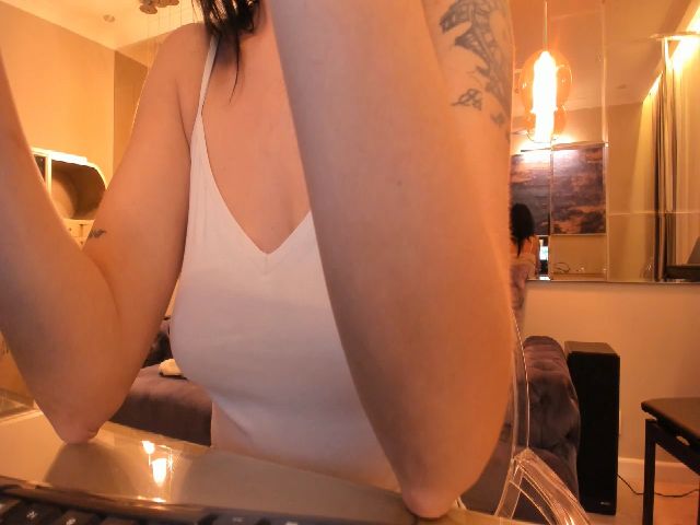 Live sex webcam photo for AriadnaXo #270959834