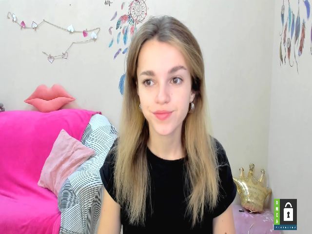 Live sex webcam photo for LoreinKis #270954782