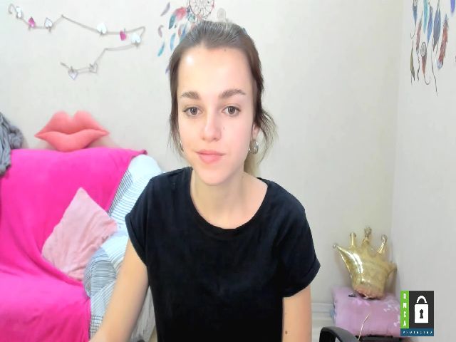 Live sex webcam photo for LoreinKis #270955635