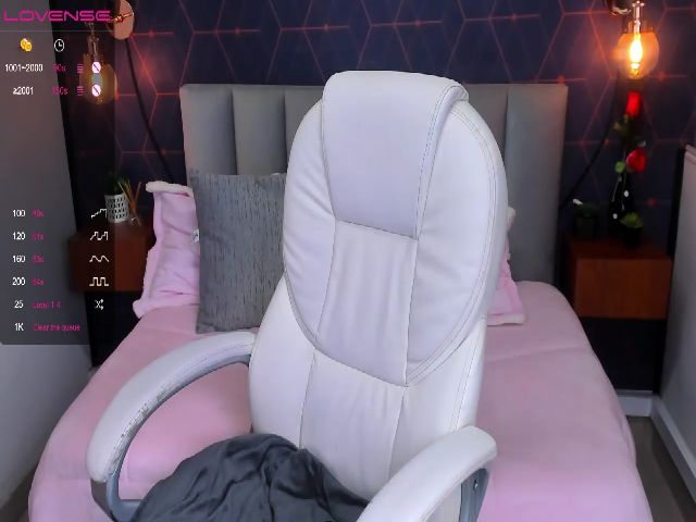 Live sex webcam photo for PaulaCostello #270949125