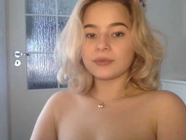 Live sex webcam photo for GraceXhoney #270957517