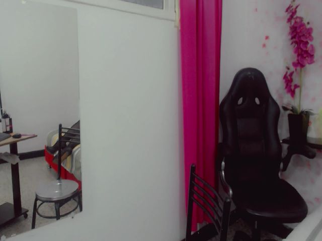 Live sex webcam photo for Alejandra_06 #270952251