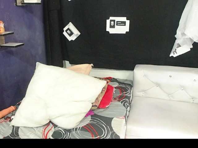 Live sex webcam photo for Vanessagomez1 #270949159