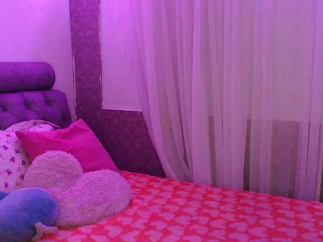 Live sex webcam photo for sara-guzman02 #270957756