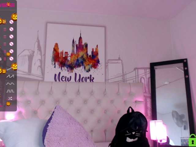 Live sex webcam photo for emilistone #270953828