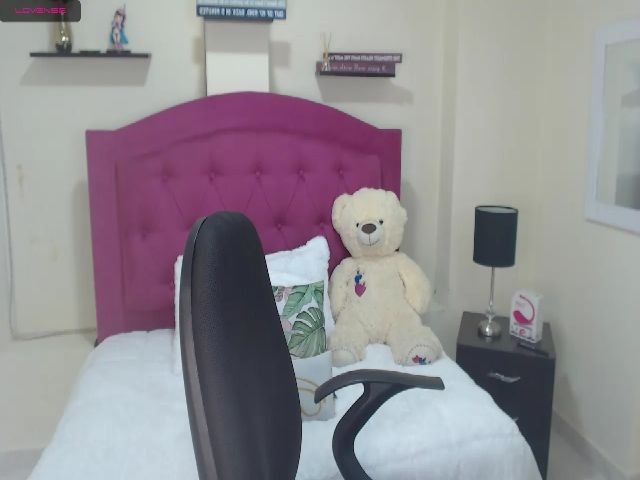 Live sex webcam photo for Grey_Evelyn #270951146