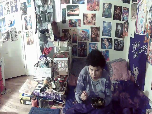 Live sex webcam photo for HornyHunBunny #270950404