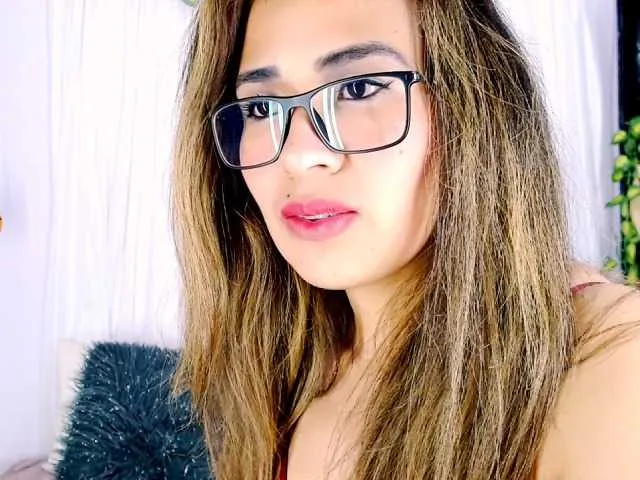 Live sex webcam photo for emilysuarez #270954139