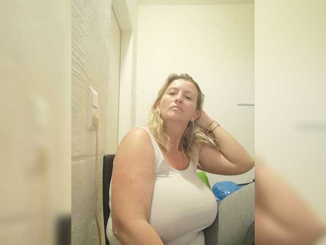 Live sex webcam photo for JennaDeluxe #288022505