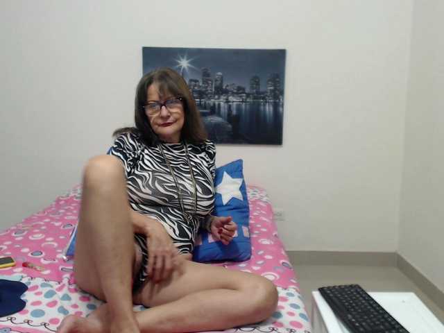 Live sex webcam photo for CindyCraw #270971917