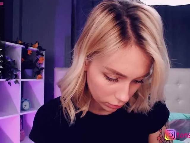 Live sex webcam photo for KaprinaGirrs #270975862