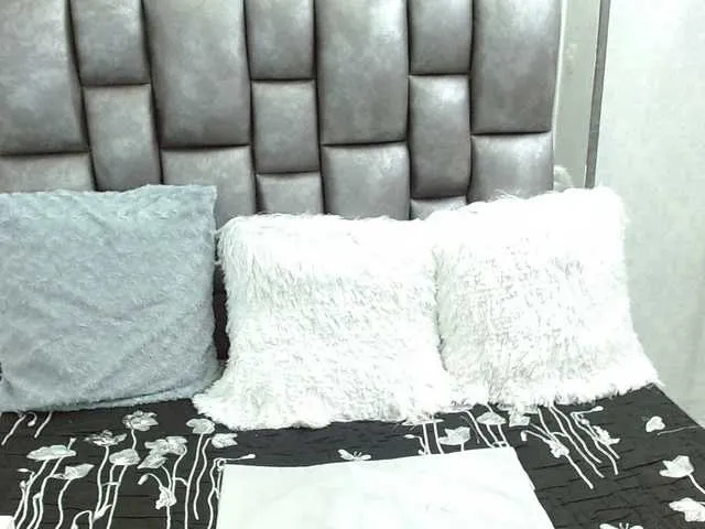 Live sex webcam photo for AndreinaGomez #270976172
