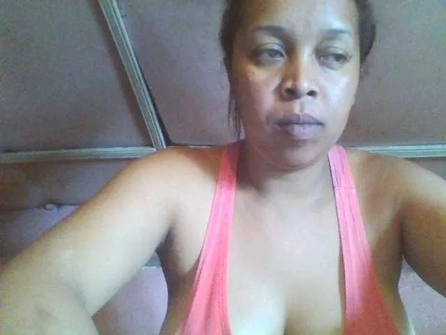 Live sex webcam photo for big-ass-sexy #270975765