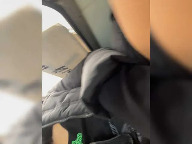 Live sex webcam photo for Kisa-Gav #270974897