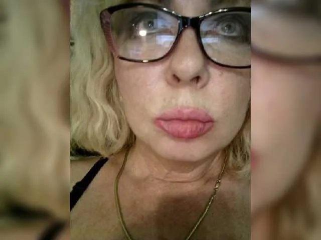 Live sex webcam photo for Luiziana111 #270979735