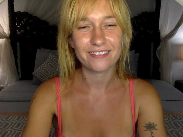 Live sex webcam photo for classylady210 #270975298