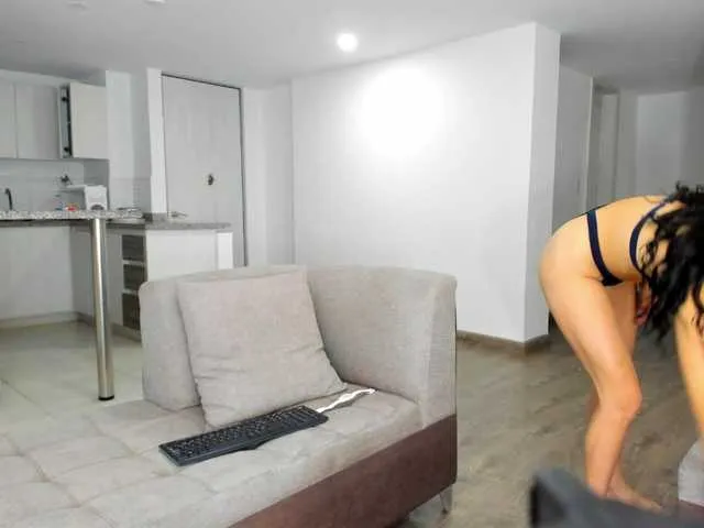Live sex webcam photo for HotFuckers1 #270968073