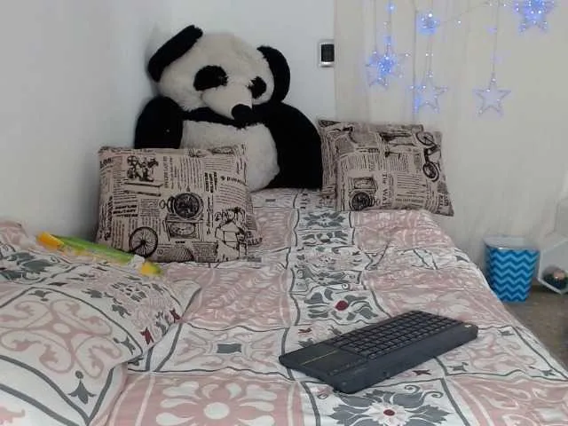 Live sex webcam photo for adri14-1 #270972319