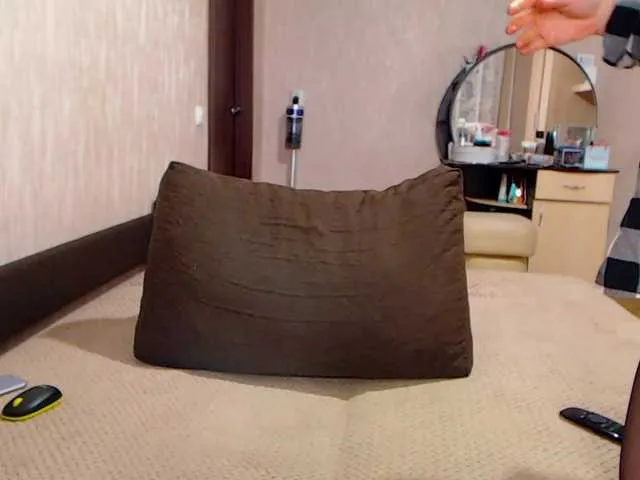 Live sex webcam photo for Blue-Eyes1 #270966315