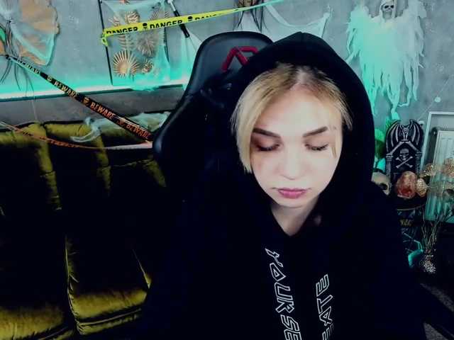 Live sex webcam photo for SkyEyesss #270980024