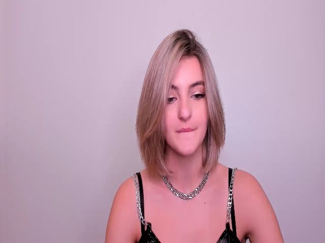 Live sex webcam photo for HelelGretta #270968543