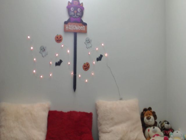 Live sex webcam photo for MackenzieJoe #270983471
