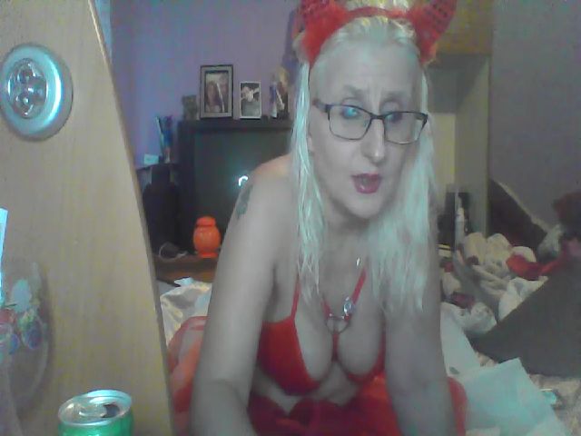 Live sex webcam photo for LoveableLucy #270977136