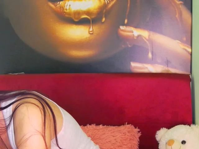 Live sex webcam photo for AliceHotty #270983076