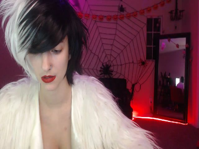 Live sex webcam photo for MollyMeowz #270968907