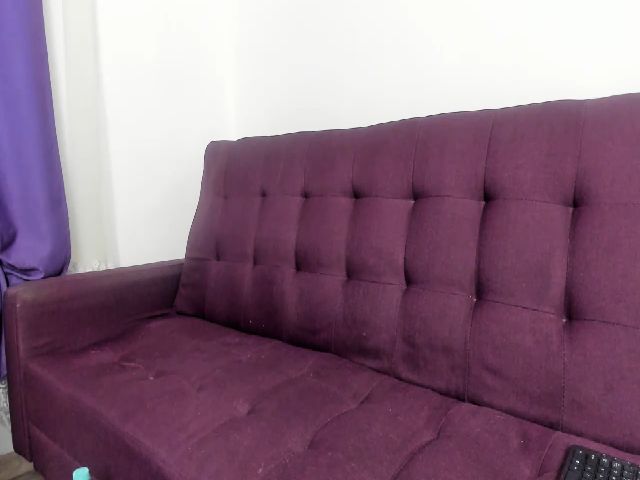 Live sex webcam photo for Ellyablondee #270977385