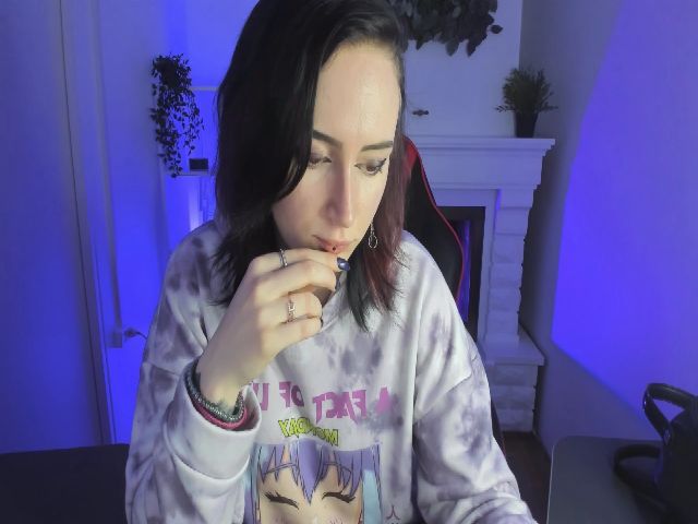 Live sex webcam photo for HelenCarter #270982856